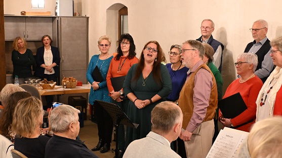 Herz statt Kopf: Ein emotionsgeladenes Konzert des Gesangvereins Grettstadt – Chor Sing Meet, die Rocktankstelle, Solistinnen und Solisten ließen die Zeit verfliegen