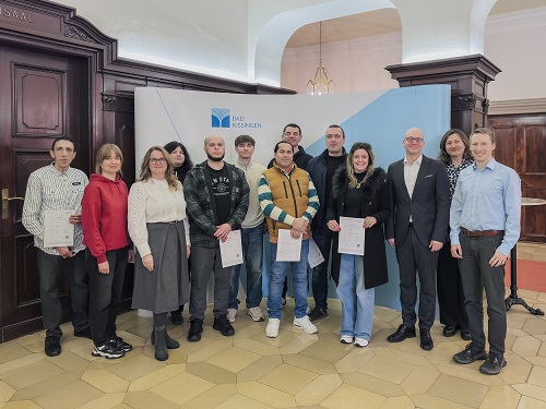 Erster Integrationskurs der Städtischen Volkshochschule: Übergabe der Zertifikate durch Oberbürgermeister Dr. Dirk Vogel