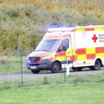 Kreisstraße war für mehrere Stunden vollgesperrt: Schwerer Verkehrsunfall zwischen Pkw-Fahrer und zwei Fußgängern