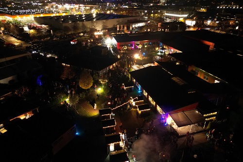 Ein Adventsmarkt, der Barrieren abbaut: ZF Aftermarket unterstützt die Sennfelder Lebenshilfe-Werkstatt bei ihrer Lichternacht „anders schön“ ehrenamtlich