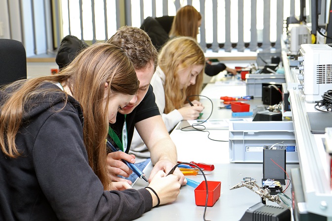 TecGirls‘ Day an der THWS: Zum 25. Mal erobern Schülerinnen den Campus