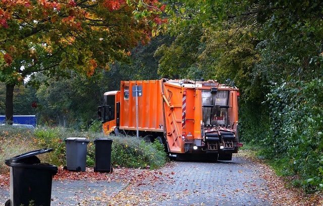 Umfassend neugestaltete Abfallkalender für 2026 sind im Landkreis Schweinfurt unterwegs