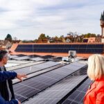 Landratsamt Kitzingen geht mit gutem Beispiel voran: Photovoltaikanlage auf dem Dach des Verwaltungsneubaus vollständig installiert