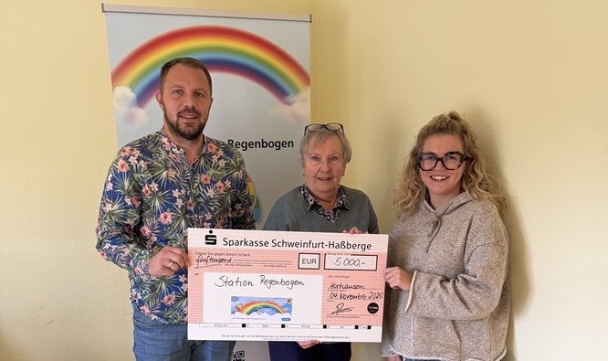 5.000 Euro von der Firma NEWO-Bau an die Station Regenbogen in Würzburg