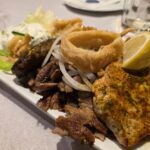 Essen wie Gott auf Rhodos: Die Reiterschänke in Schweinfurt mit viel Fleisch und Salat