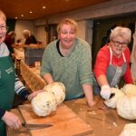 Zwei Zentner in vier Stunden durch elf Fleißige: Karin Birkner lud zur Sauerkrautproduktion