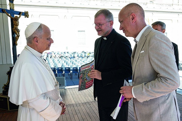 Sonntagsblatt-Jubiläumsausgabe für den Papst: Leserreise des Würzburger katholischen Sonntagsblatts mit Generalvikar Vorndran, spannenden Einblicke und Begegnungen