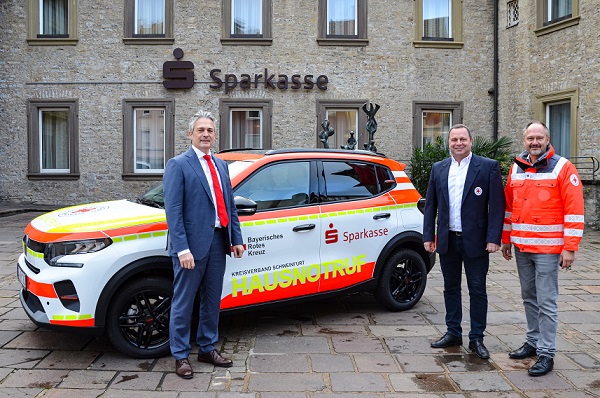 Dank an die Sparkasse Schweinfurt-Haßberge: Der BRK-Kreisverband Schweinfurt erhält neues Einsatzfahrzeug für den Hausnotruf