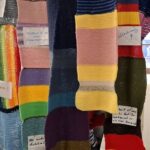 Einzigartige Aktion in Kitzingen: Stricken für die Demokratie