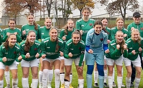 Die U17 Mädels des FC Schweinfurt 05 sind nach dem 3:0 gegen Regensburg auch 2026 in der Meisterrunde dabei