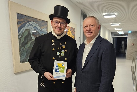 Weitere Auszeichnung für Unternehmen im Landkreis beim Umwelt + Klimapakt Bayern: Kaminkehrermeister Felix Keßler erhält Urkunde