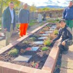 Mit Einfassung aus heimischem Sandstein: Neues Urnenfeld auf dem Friedhof in Obererthal