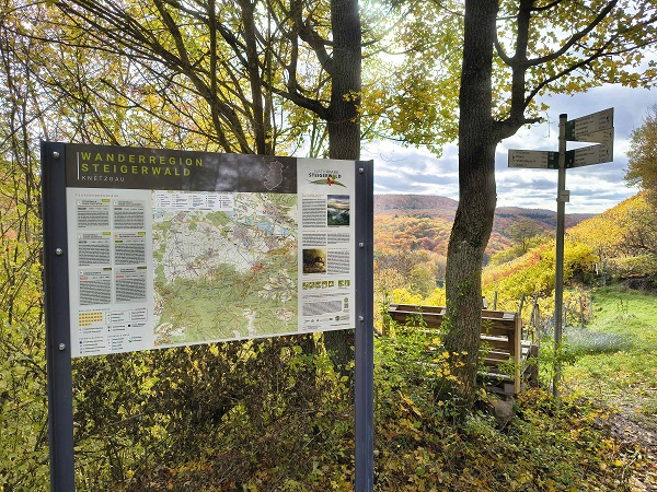 Neue Wandertafeln für die Wanderregion Steigerwald in den Landkreisen Haßberge und Schweinfurt
