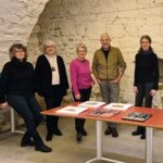 Kunst & Glühwein im Museum Obere Saline: Ein kleiner Markt in weihnachtlicher Atmosphäre im Gewölbekeller