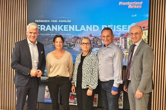 Vom Familienbetrieb zum internationalen Player: Landrat Wilhelm Schneider besuchte Frankenland-Reisen in Burgpreppach