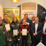 Sieben Teilnehmer aus dem Landkreis Haßberge haben sich zum zertifizierten Obstbaumpfleger ausbilden lassen