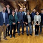 LEADER fördert vier Projekte im Landkreis Haßberge: Die Schecks mit den bewilligten Fördersummen wurden offiziell übergeben