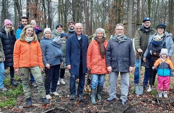 Aktion „Bäume für die Zukunft“ mit Roteichen und Esskastanien – „Indian Summer“ bald in Schweinfurt