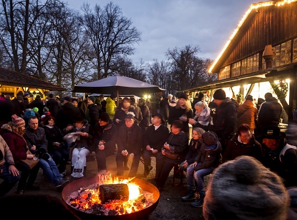 Im Schlosspark und der Reithalle: Der Casteller Adventsmarkt am zweiten Dezember-Wochenende