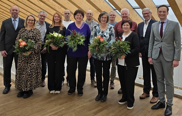 Landrat Florian Töpper würdigt berufliche Verdienste und dankt für die Verbundenheit zum öffentlichen Dienst