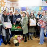 Eine Großspende für den Gabenzaun: Die Lebensmittelretter von foodsharing Schweinfurt und Region besuchten die Kindertafel