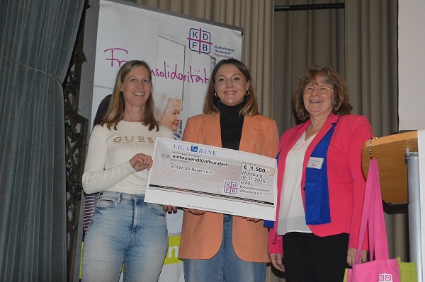 Frauenbund spendet für verschiedene Frauenprojekte: Diözesanverband Würzburg gibt jeweils 1500 Euro für SOLWODI, Kinderklinik am Mönchberg und Frauengruppe in Ruanda
