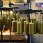 „Alle Kerzen brennen am Ende für den lieben Gott“: In der Wachswarenfabrik Theodor Schenk werden seit 275 Jahren Kerzen für Kirchen und Christbäume hergestellt