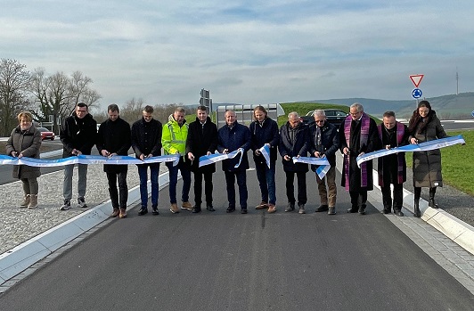 Ein vorgezogenes Weihnachtsgeschenk: Der Kreisverkehr bei Langendorf wurde offiziell eingeweiht