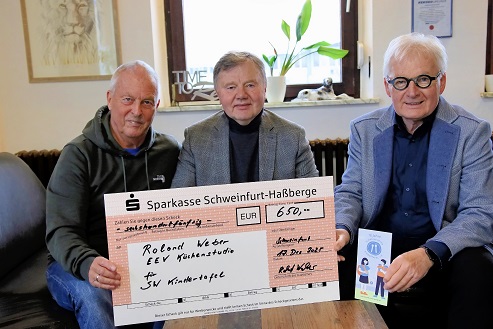 Zum 65. Geburtstag spendete Roland Weber aus Schleerieth der Kindertafel 650 Euro