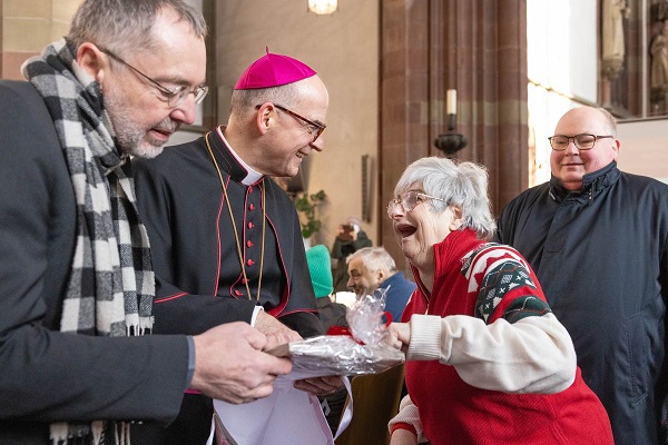 Weihnachtsfreude für viele: Festessen für Gäste der Gemeinschaft Sant’Egido an vier Orten in Würzburg