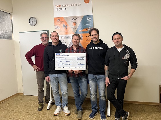 Zusammenhalt und gegenseitig füreinander da sein: DIP- Punk-Festival Mühlhausen spendet 4.000 € an die Tafel Schweinfurt