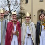 In neuen Gewändern nach Berlin: Sternsinger aus Hesselbach sind für Besuch im Bundeskanzleramt gerüstet