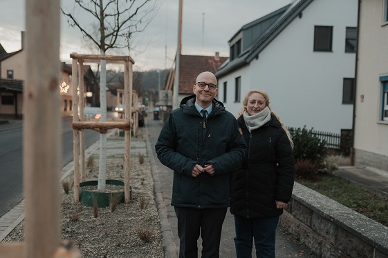 „Wir machen’s uns grüner in Bad Kissingen“: 73 Straßenbäume im Stadtgebiet gepflanzt