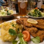 Essen wie Gott in Franken: Das Zwanzger-Gasthaus in Uehlfeld mit Kartoffelsalat und Bockbier