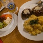 Essen wie Gott in Franken: Kartoffelsalat zu hellen Bockbieren in der Brauerei Wagner