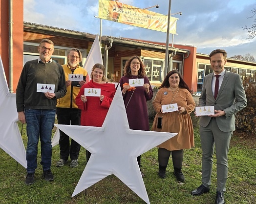 Werkstatt der Lebenshilfe in Sennfeld gestaltete individuell die Weihnachtskarten für das Landratsamt