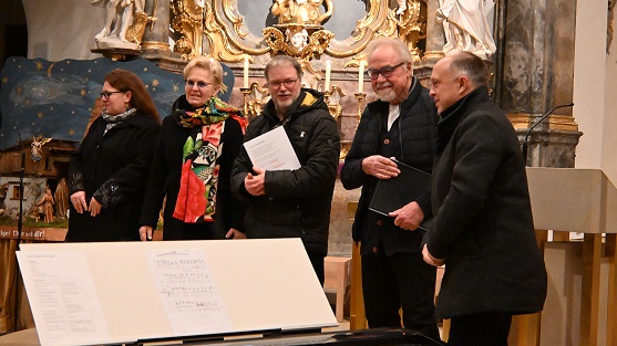 Lieder im Advent zum Abschluss einer Veranstaltungsreihe: Grettstadter Adventsfenster bot 28 Veranstaltungen in den vier Ortsteilen