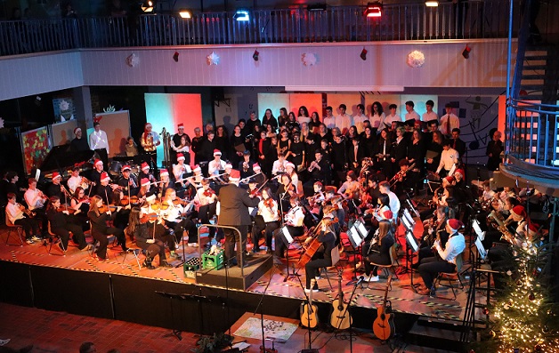 Musik verbindet Generationen: Das Weihnachtskonzert des Alexander-von-Humboldt-Gymnasiums begeisterte