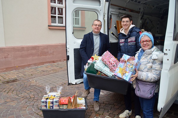 Neuer Rekord bei der Aktion „Wünsche-Baum“: Genau 100 Weihnachts-Päckchen wurden in diesem Jahr von „Wunscherfüllern“ für Marktheidenfelds Senioren gepackt