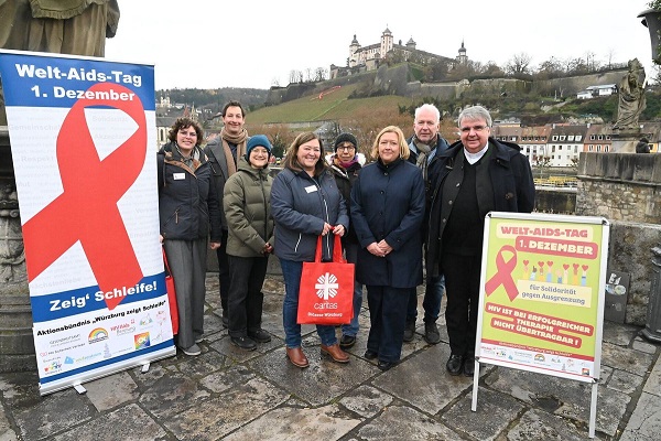 „Niemand soll an HIV sterben müssen“: Welt-Aids-Tag am 1. Dezember unter dem Motto „Gemeinsam. Gerade jetzt.“