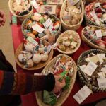 Schöne Dinge mit Mehrwert: Fairer Weihnachtsschmuck im Weltladen Würzburg