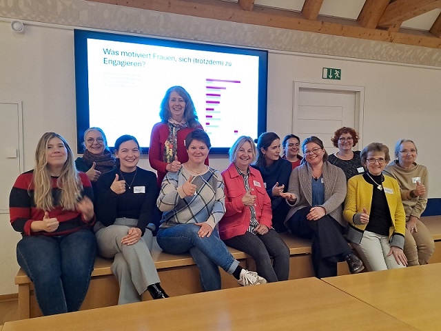 Einladung zum Politikerinnen-Talk am 18. Dezember von 16.00 bis 18.00 Uhr im Weihnachtsdorf in Haßfurt auf dem Marktplatz