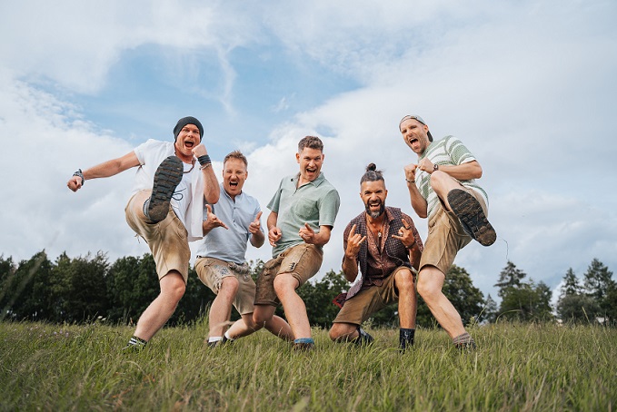 Lederhosen, Emotionen und ein Abend voller Volks- und Popmusik: Der voXXclub beim Kissinger Winterzauber