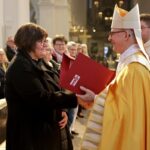 Hoffnung verkünden im Angesicht des Todes: Bischof Dr. Franz Jung beauftragt zehn Frauen und drei Männer als ehrenamtliche BegräbnisleiterInnen
