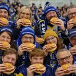 Die Mighty Dogs eine Woche vor dem Start der Play-Offs: Nun passen wieder fast 3000 Fans in den Icedome und es gibt Leberkäs´