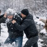 Körperliche Auseinandersetzung: 47-Jähriger wird mit Schnee beworfen, von zwei jungen Männern angegangen – und eine junge Frau wirft sein Handy Richtung Bach