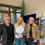 Die Katholische Öffentliche Bücherei Eltmann erhält das Demokratiesiegel des Sankt Michaelsbunds