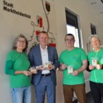 Fruchtsaftgummis aus handgelesenen Äpfeln: Bund Naturschutz übergibt 1.000 Päckchen an Stadt Marktheidenfeld