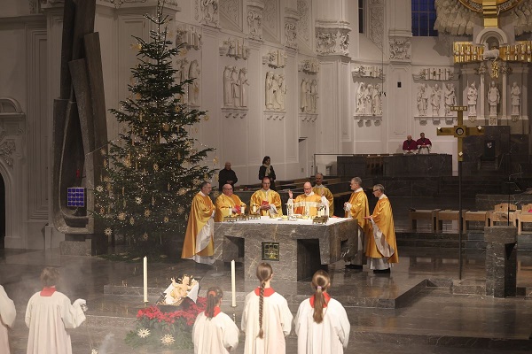 Mutig ins neue Jahr gehen: Bischof Dr. Franz Jung feiert Pontifikalgottesdienst zum Jahresschluss im Kiliansdom