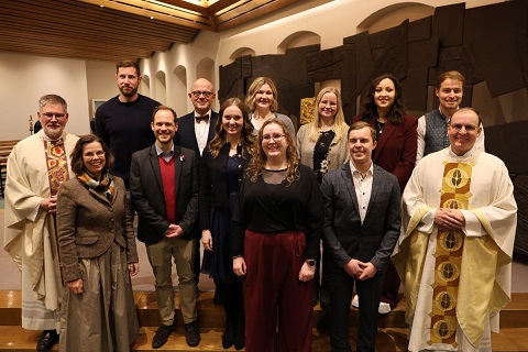 „Die Kirche sendet Sie aus“: Weihbischof Paul Reder verleiht fünf Frauen und drei Männern die Missio canonica